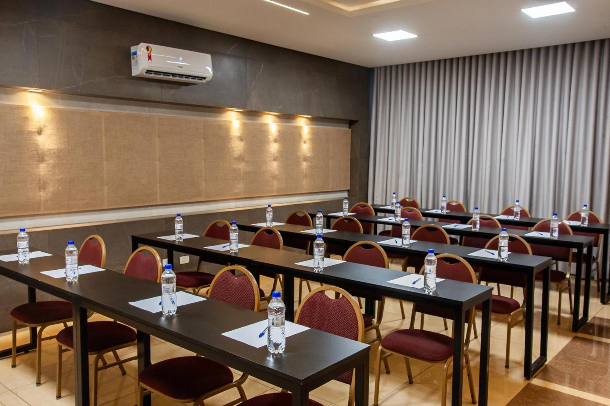 London Hotel لوندرينا المظهر الخارجي الصورة