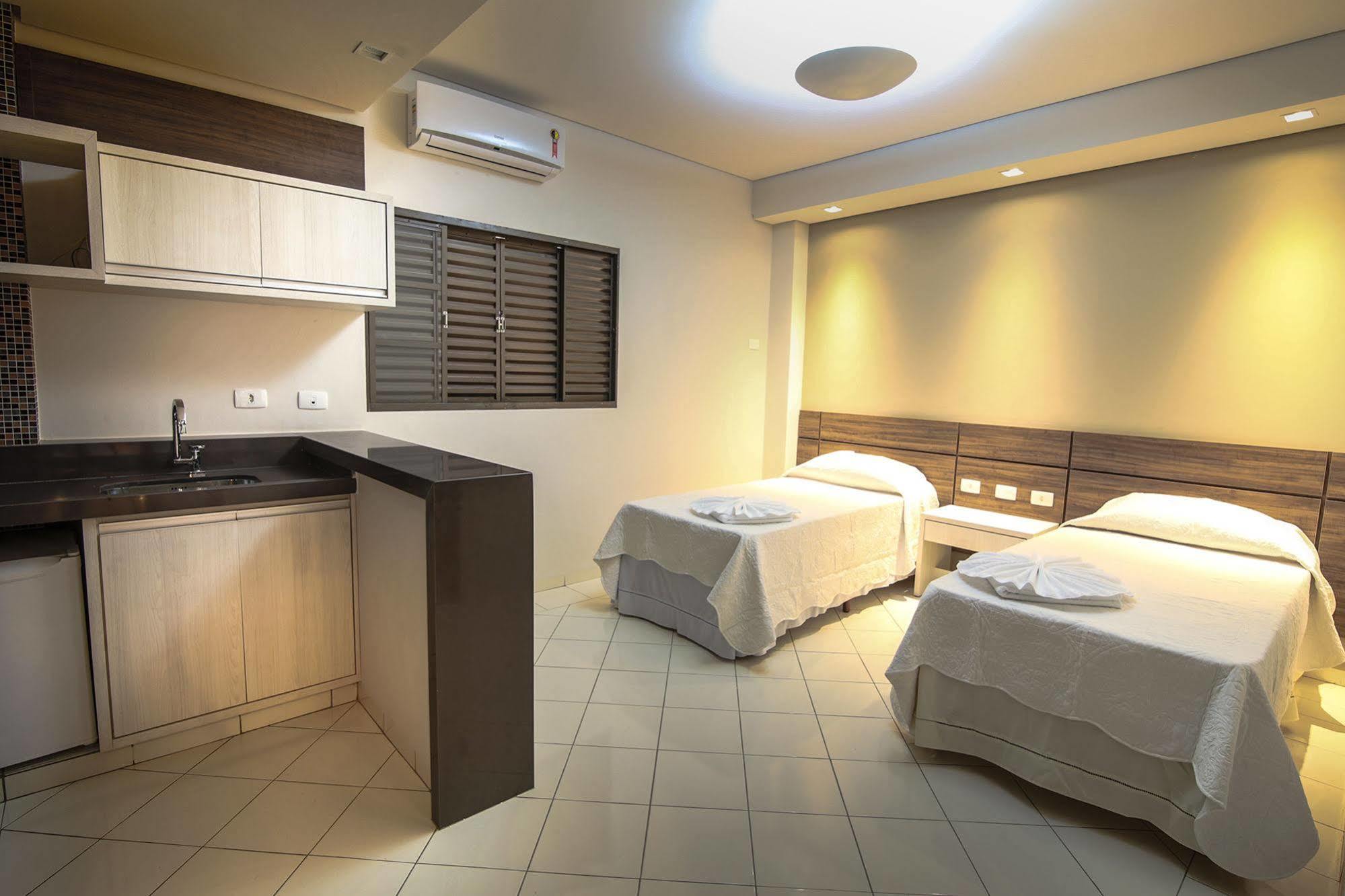 London Hotel لوندرينا المظهر الخارجي الصورة